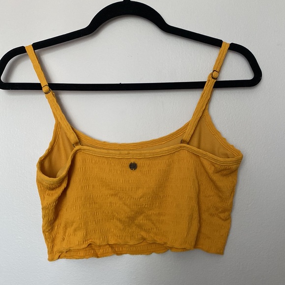 Crop top - Picture 2 of 3